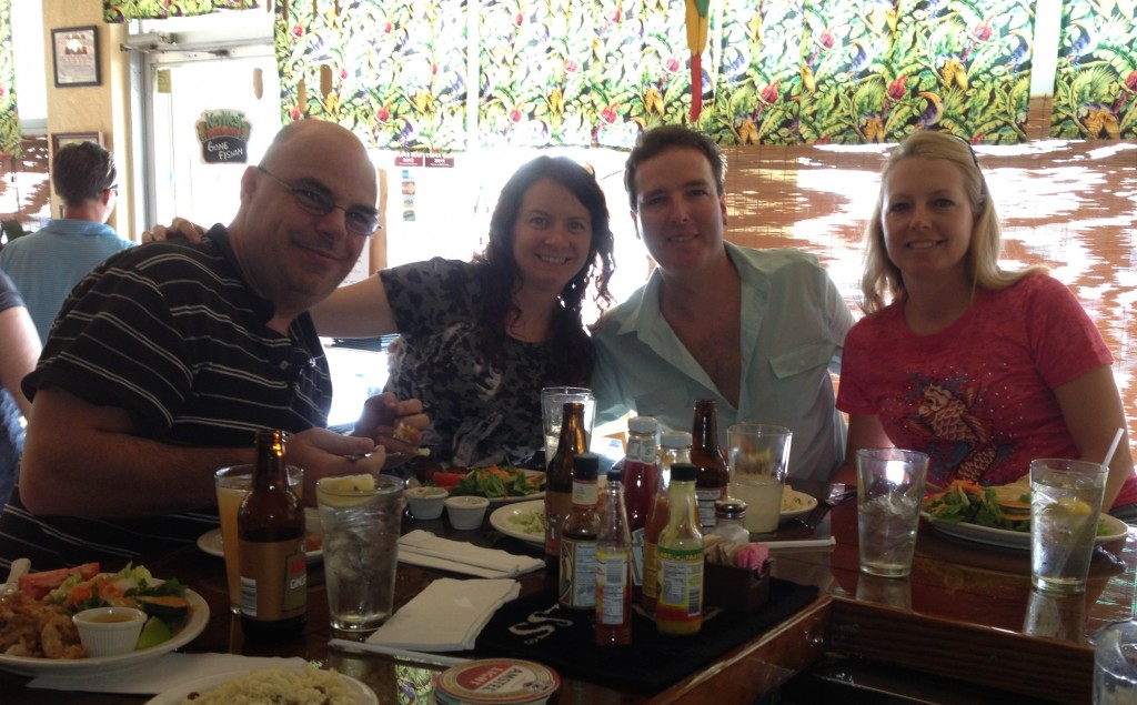 Pompano Beach, FL: great lunch at the bar with BIlly & Jenn... conch!