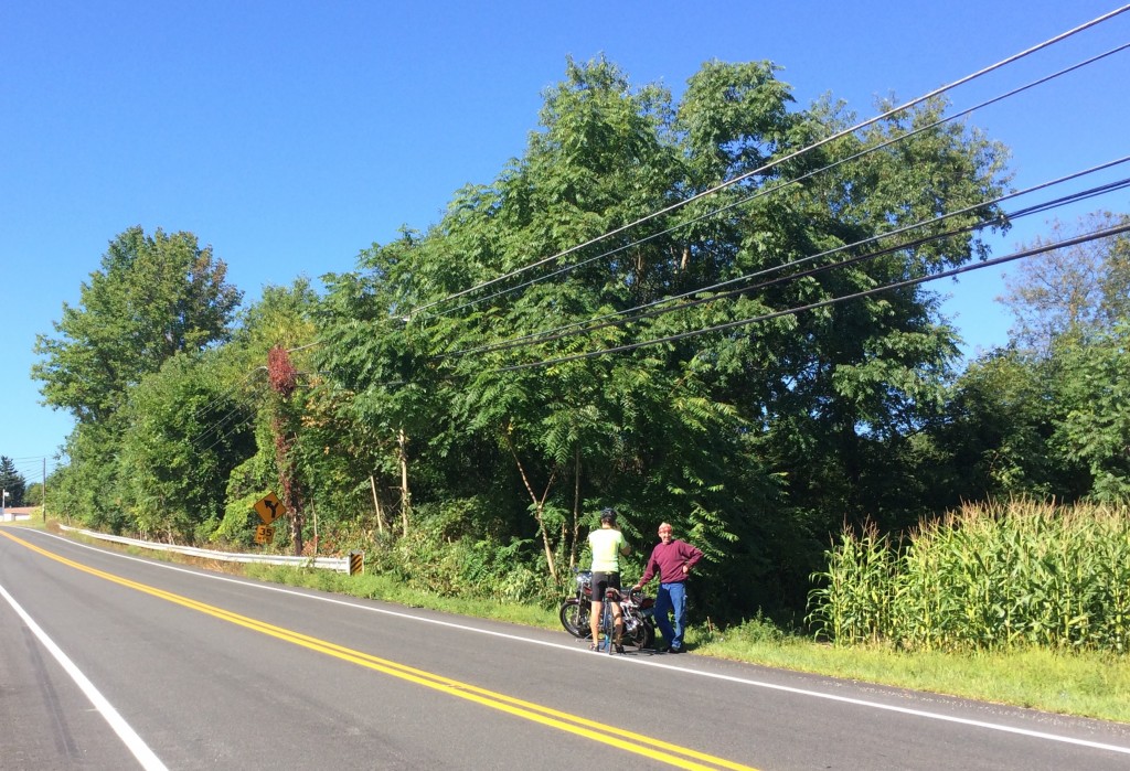 Bonus pic:  biker helps biker.   Ron called in help for this broken Harley. The guy couldn't believe how nice Ron was to stop and help.  (NYC man helps country guy when everyone else speeds by.....)  