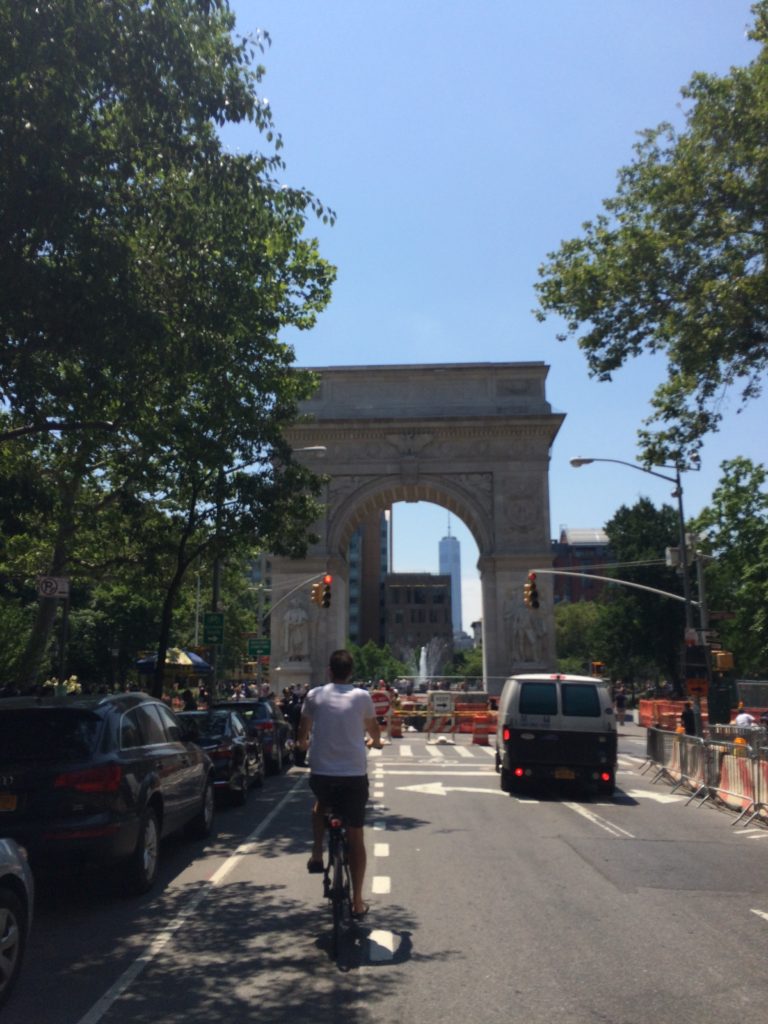 The Freedom Tower photobombed the Washington Square arch! 
